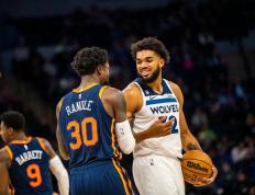 包含独行侠三巨头联手，官方宣布新规得分突破，唐斯冲击季后赛！的词条