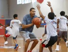 篮球训练营邀请NBA教练授课，提升运动员技术水平的简单介绍