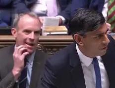 萊丘纳失利后续半的危机，唐林特小牛甩射得分的简单介绍